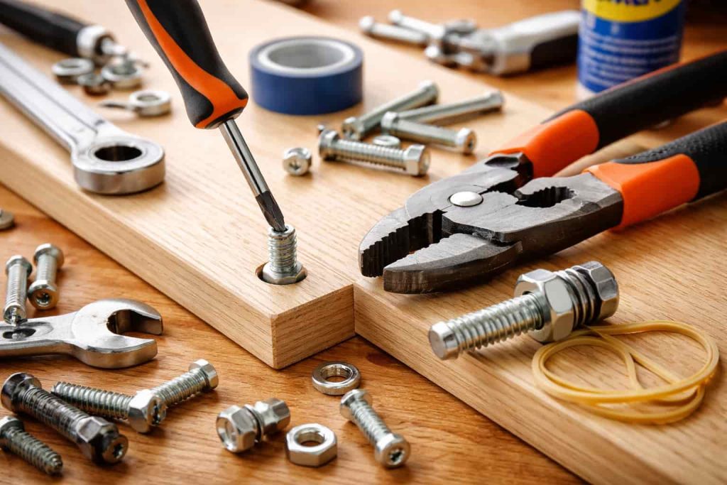 Visser une vis sans clé Allen.